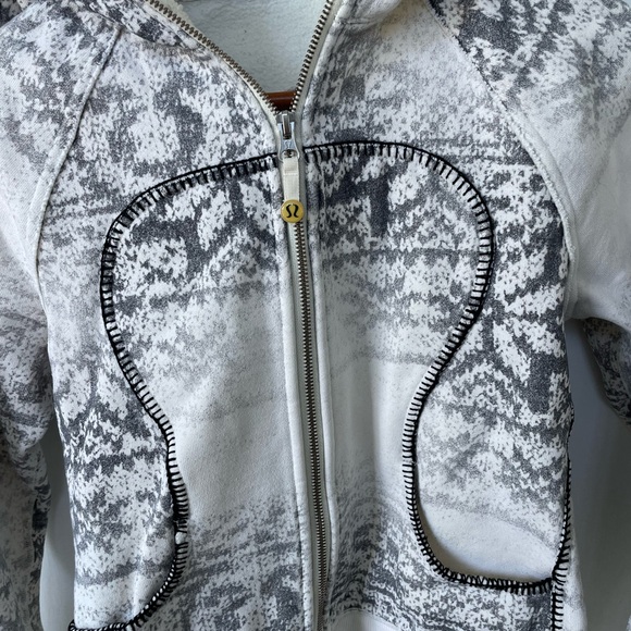 Rare Special Edition Lululemon Scuba Ivory Snowflake Size 6 - Picture 7 of 11